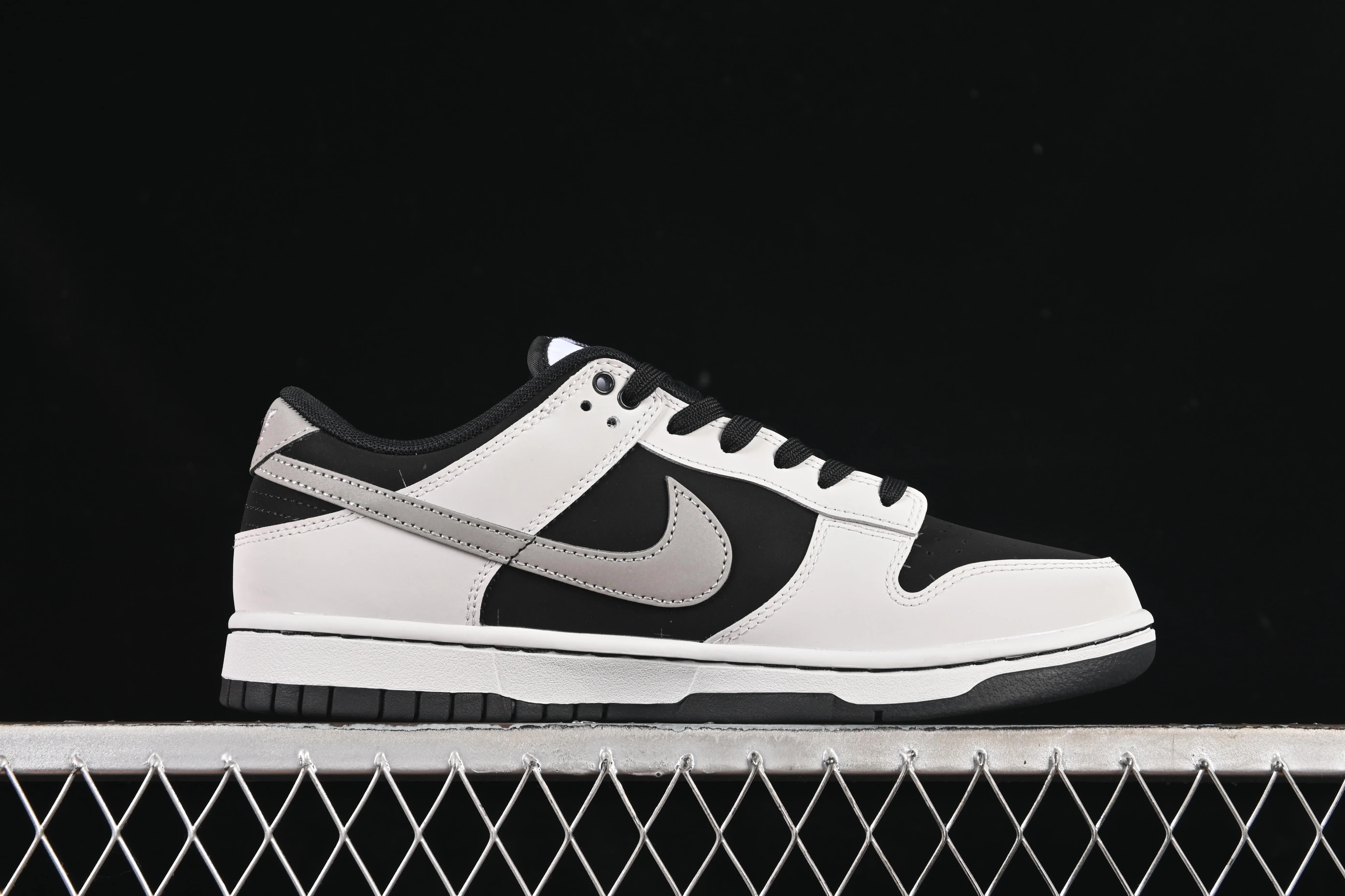 All categories Nk SB Dunk Series Nk SB Dunk Low High-end customized low-top sneakers Nike SB Dunk Low Pioneer Knight Anniversary high-end customized low-top casual sneakers WB0414-002